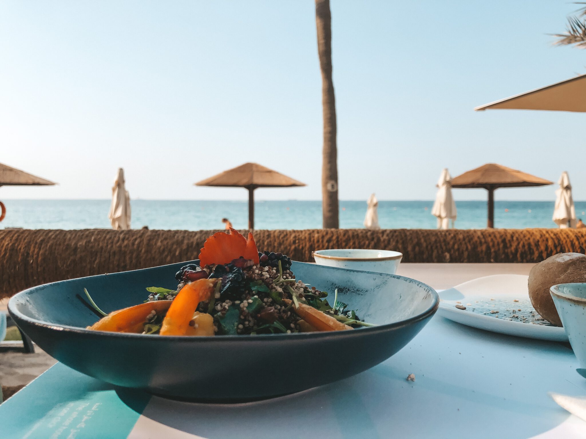Рестораны в Дубае - Еда на пляже