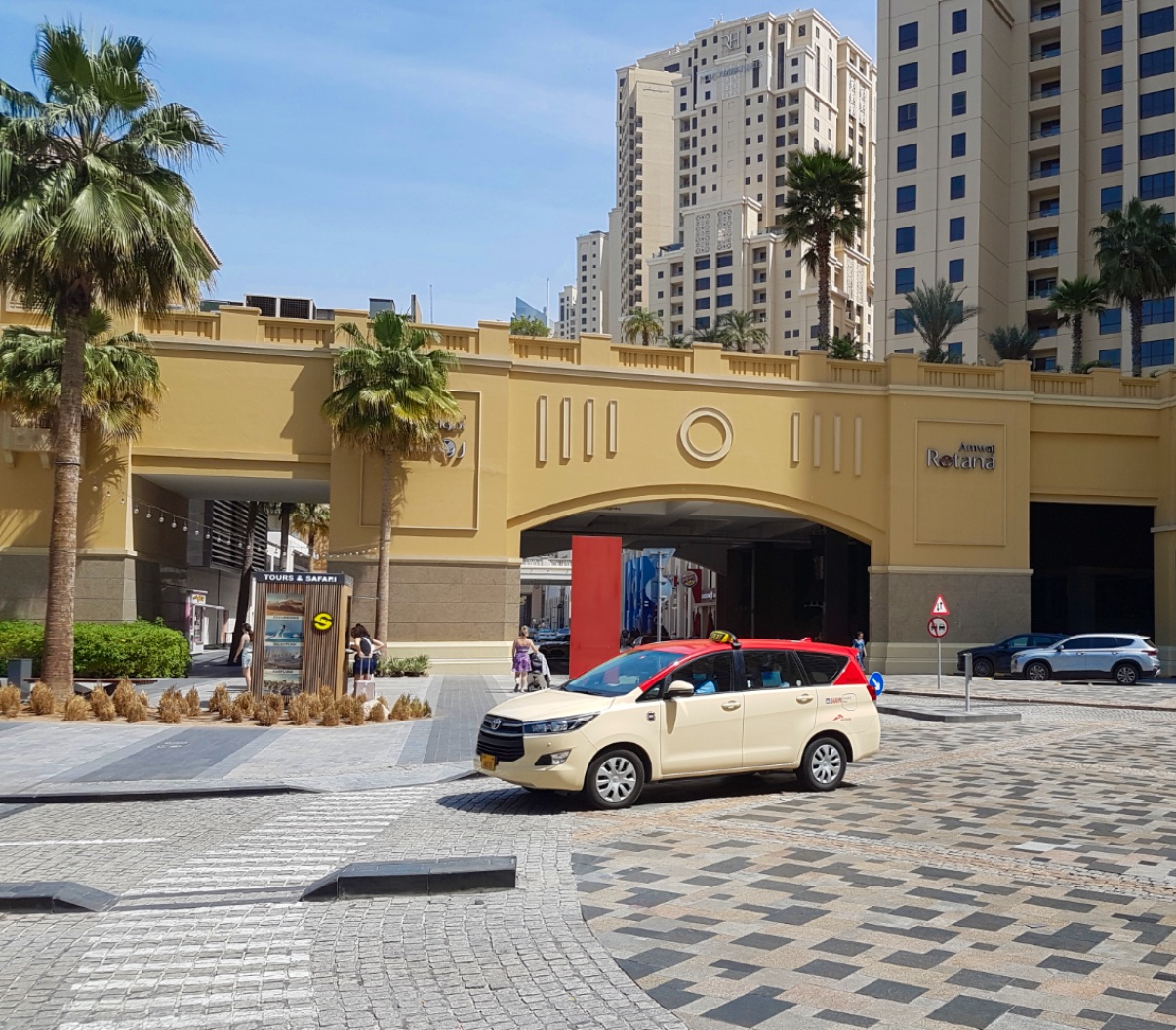 Такси в Дубае - Автомобиль для групп