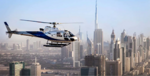 Вертолетные экскурсии в Дубае - Вертолет на фоне Дубай Даунтаун
