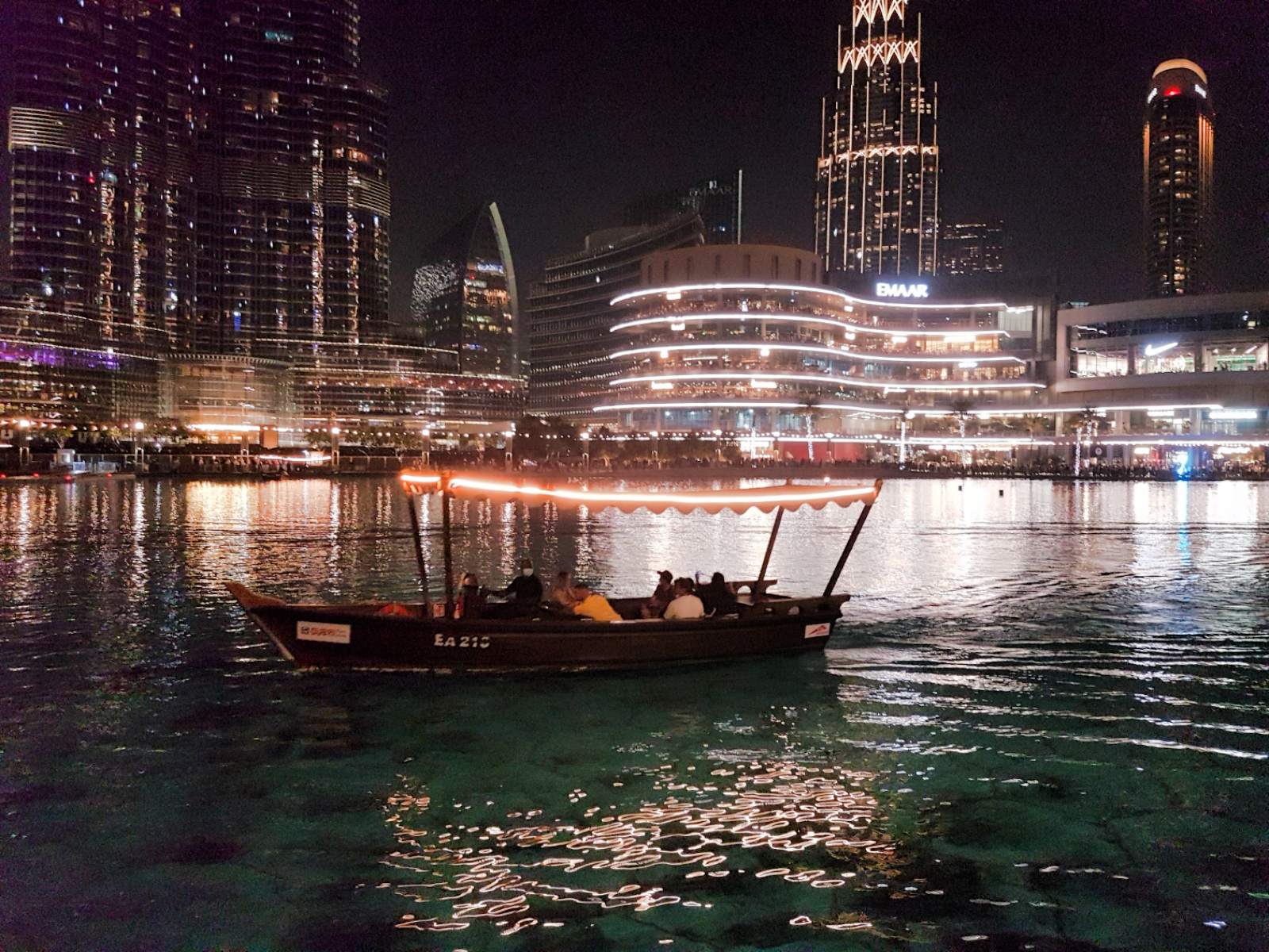 Фонтан Дубай - Поездка на лодке по озеру