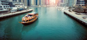 Экскурсии на лодке в Дубае - Лодка дау в Дубай Марине