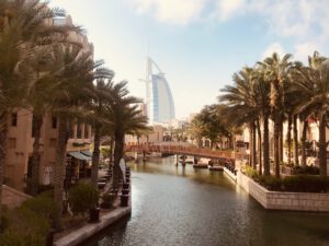 10 бесплатных достопримечательностей в Дубае - Вид на Бурдж-эль-Араб из Мадинат-Джумейра
