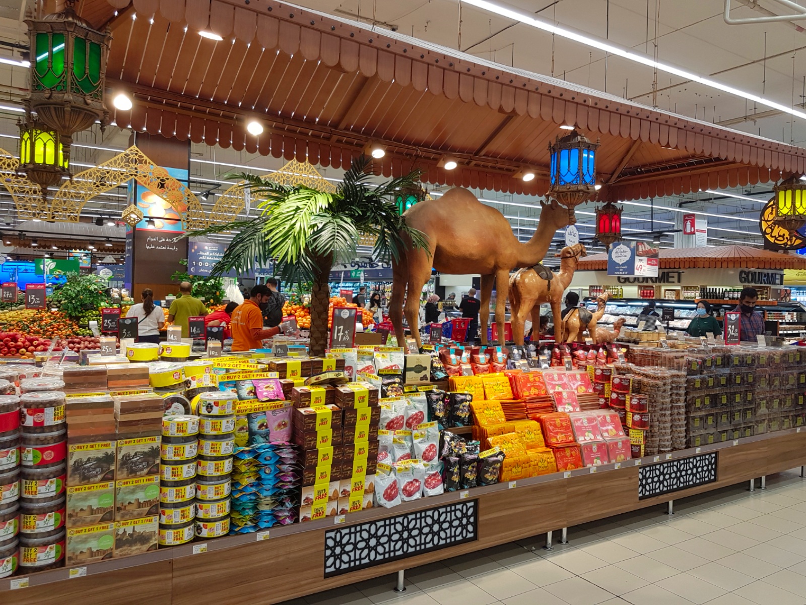Супермаркеты в Дубае - Финики в подарок
