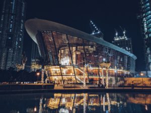 Дубайская опера - Фасад в виде лодки дау