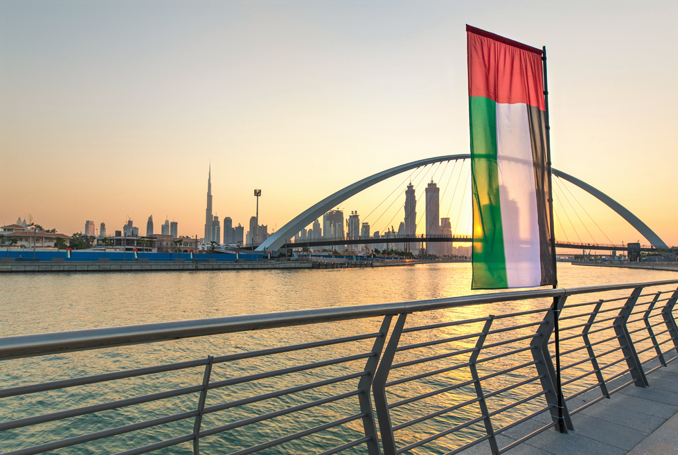 Праздники в Дубае - Салют в День образования ОАЭ