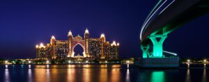 Дешевые экскурсии в Дубае на русском - Отель Атлантис ночью