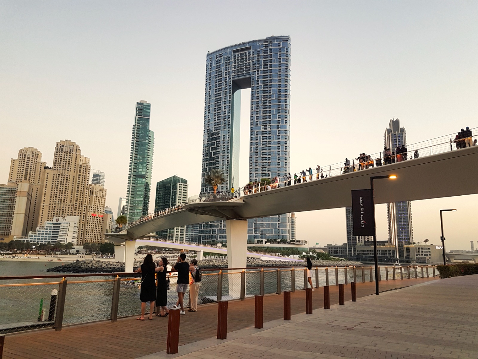 Остров Блю-Вотерс в Дубае - Пешеходный мост