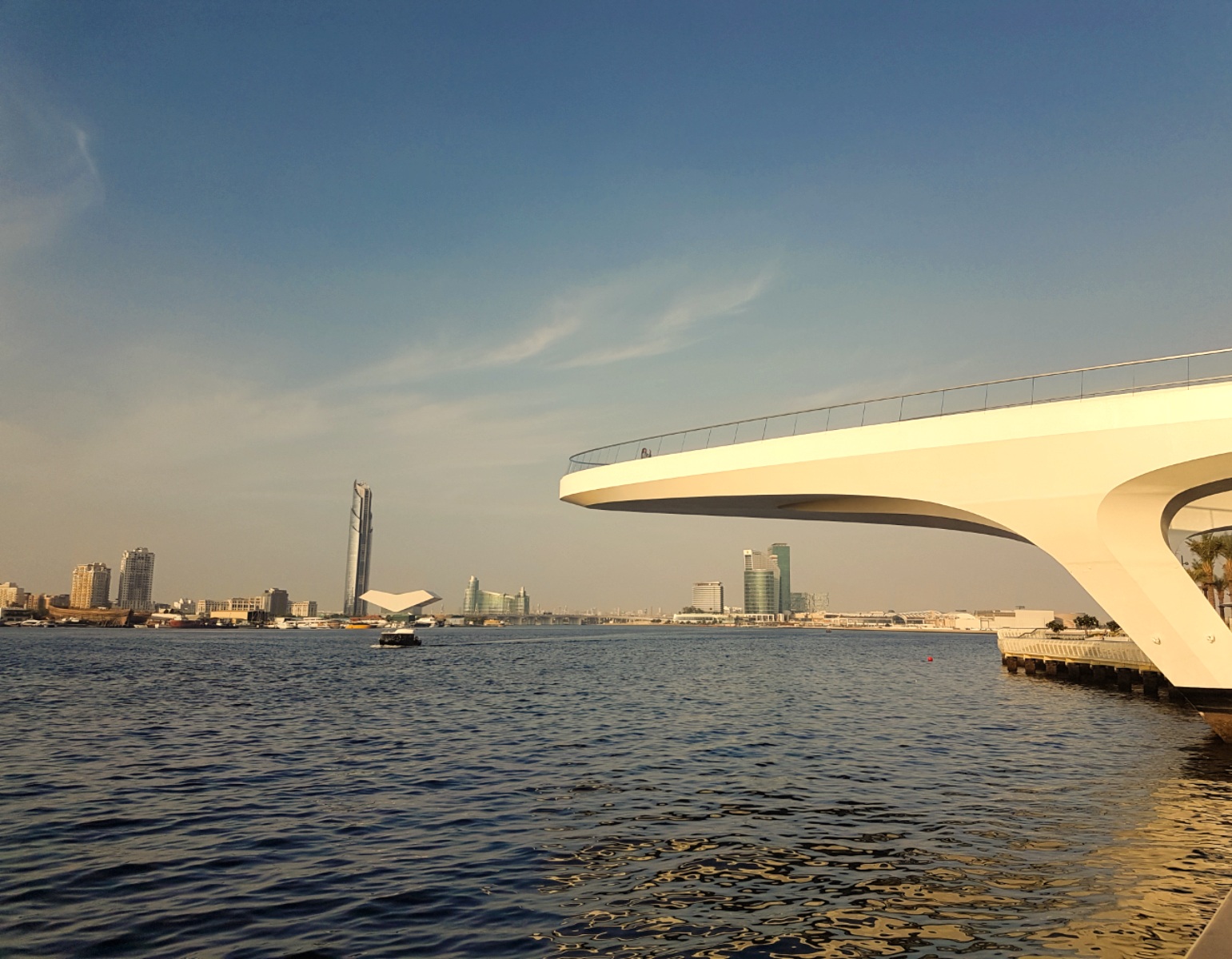 10 бесплатных достопримечательностей в Дубае - Парящий мост Дубай-Крик Харбор