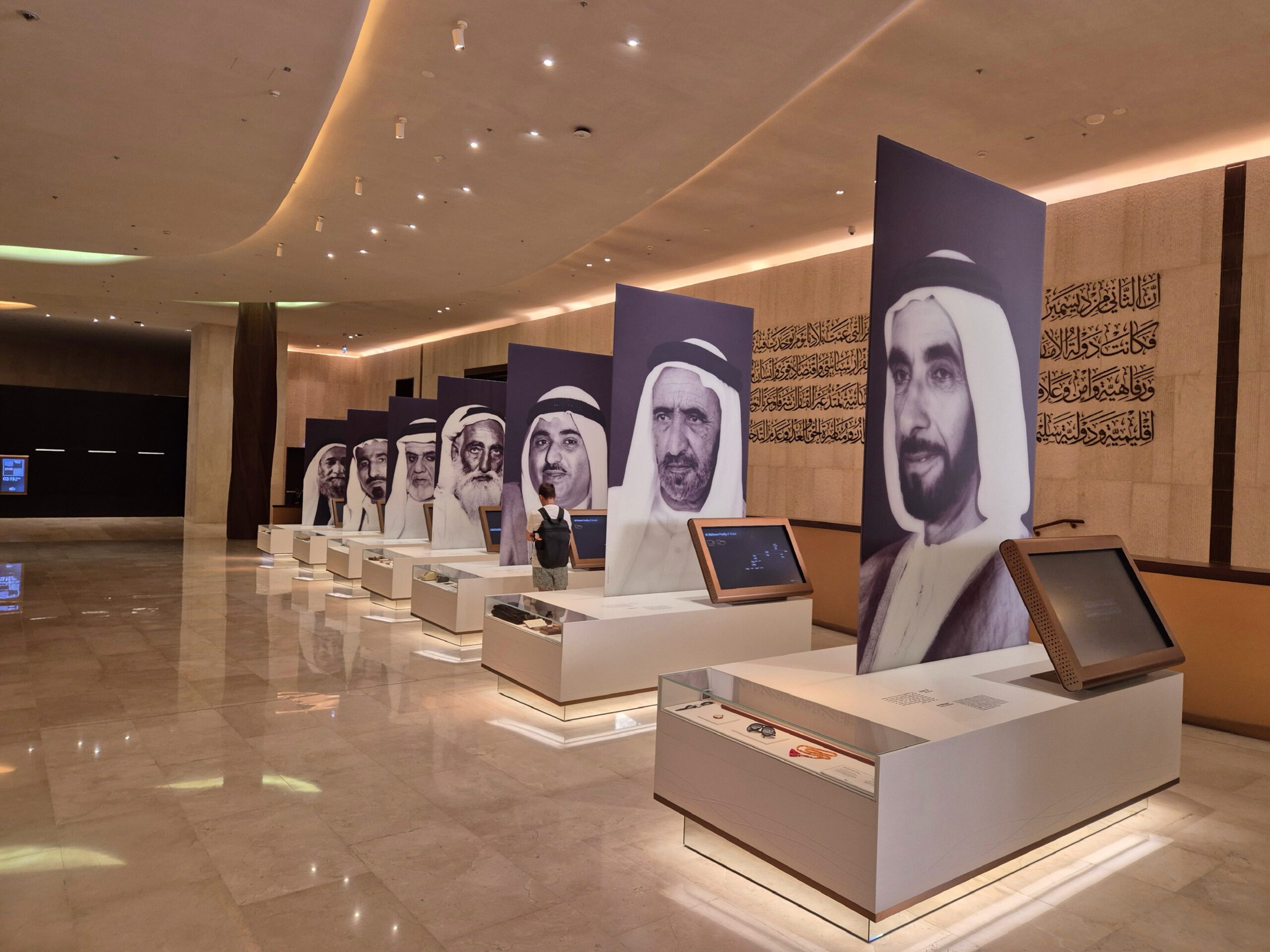 Музей Этихад в Дубае - Портреты эмиров