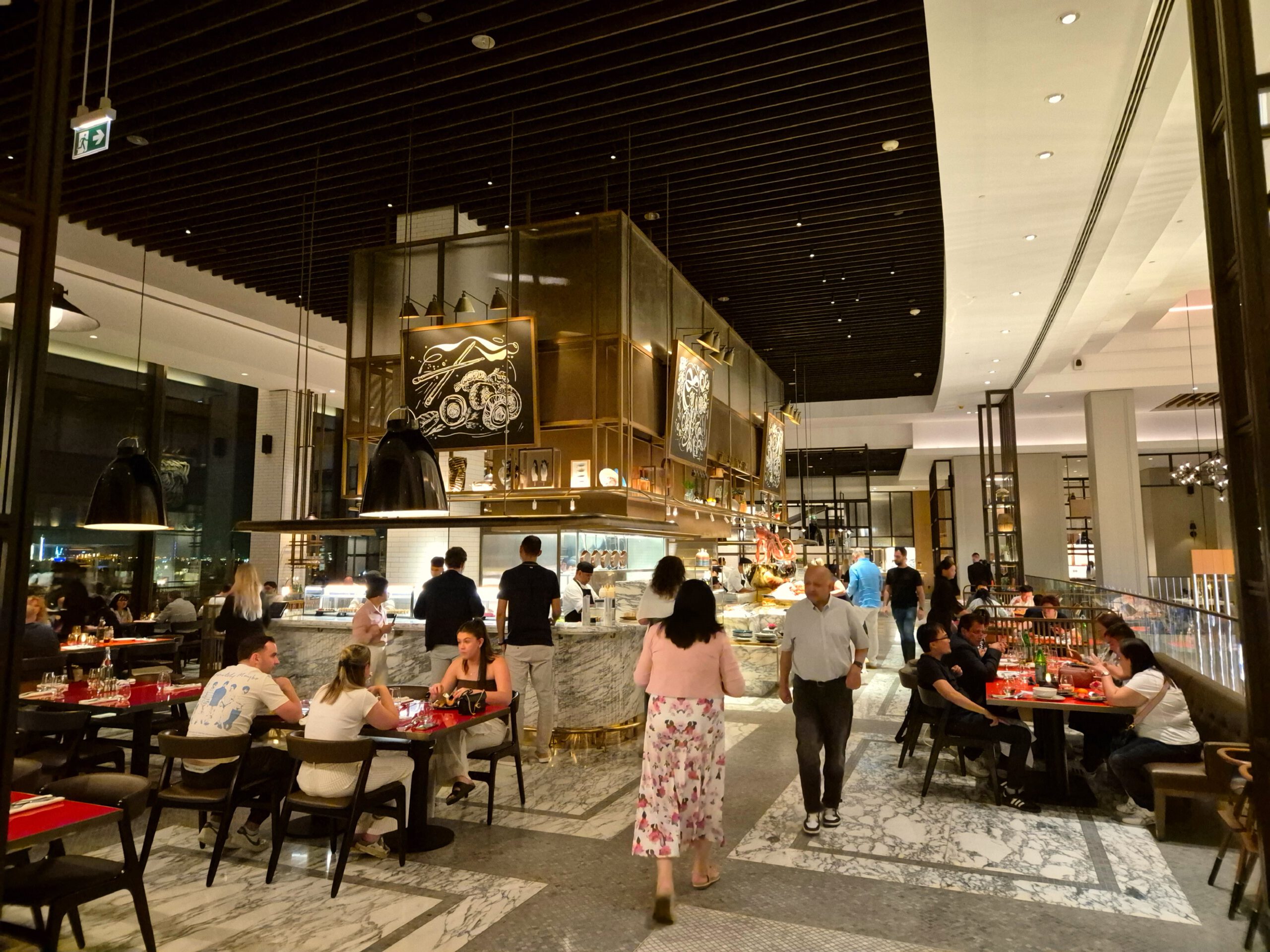 Ужин в ресторане Gastronomy в Дубае - Интерьер