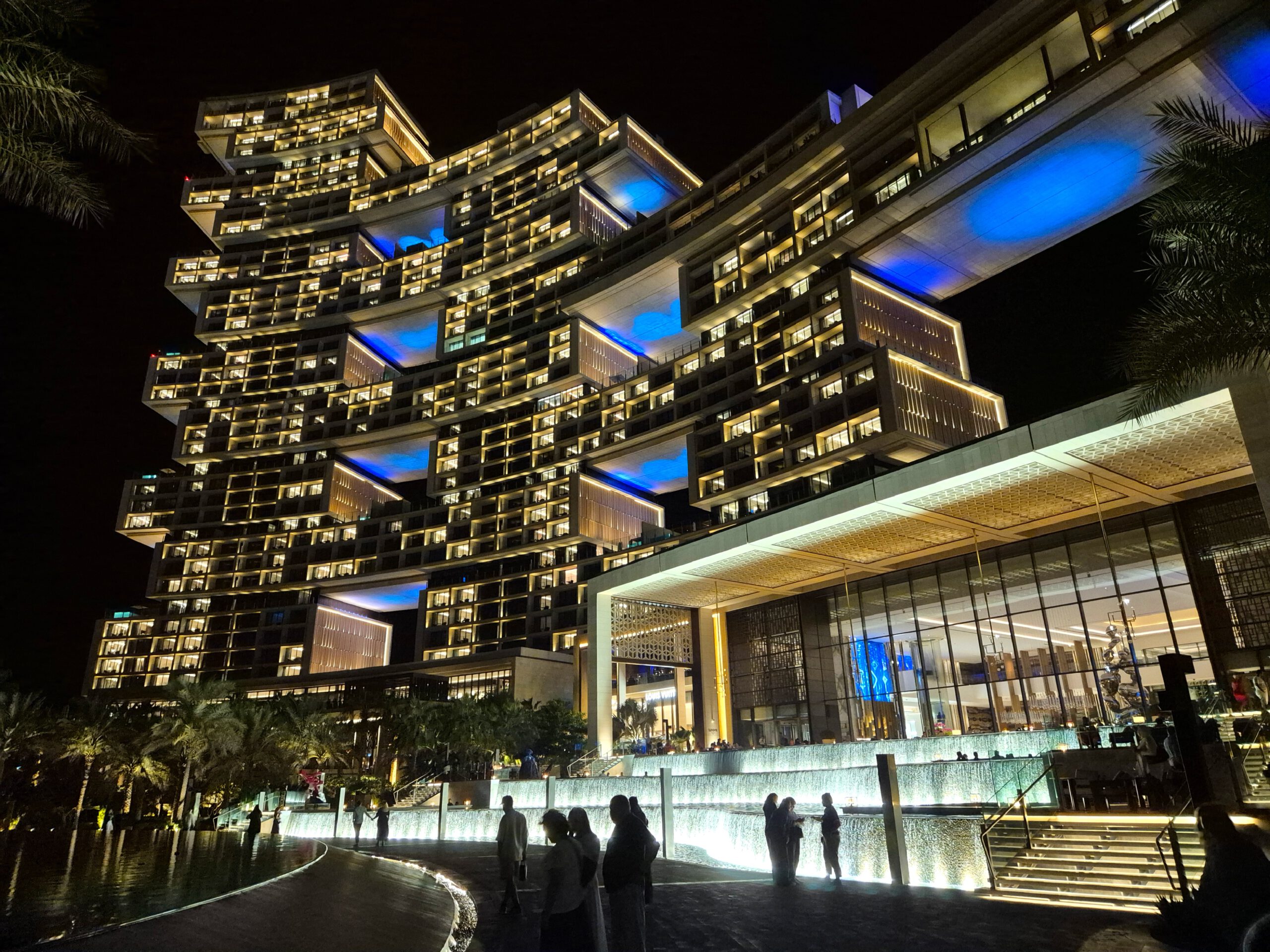 Отель Atlantis The Royal в Дубае - Вечером